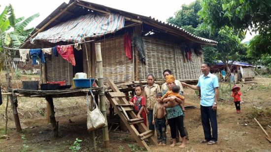 Chi hội Doanh nghiệp Sông Mã giúp đỡ 2 hộ nghèo làm nhà ở