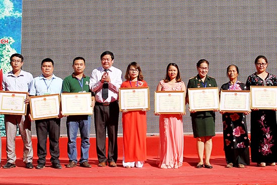 Tổng kết công tác tổ chức Hội chợ nông sản an toàn và xuất khẩu tỉnh Sơn La năm 2018
