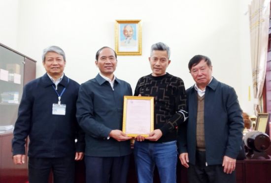 Trao Quyết định công nhận hội viên cho Công ty CP Chế biến Nông sản BHL Sơn La