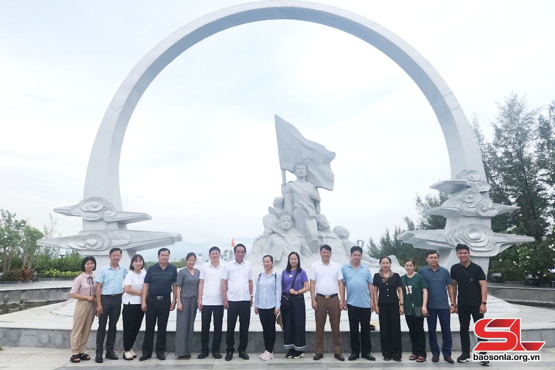 Đoàn công tác tỉnh Sơn La thăm quân dân quần đảo Trường Sa, nhà giàn DK-1
