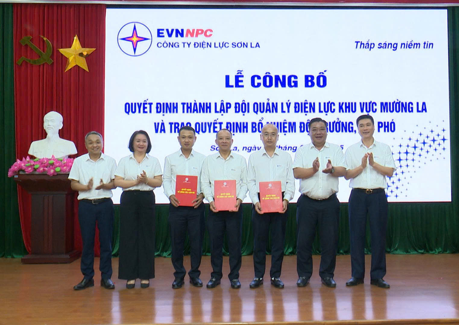 Công ty Điện lực Sơn La: Thành lập Đội quản lý điện lực khu vực Mường La theo mô hình mới 