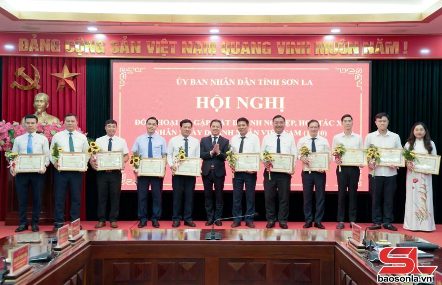 Đối thoại và gặp mặt doanh nghiệp, HTX nhân Ngày Doanh nhân Việt Nam