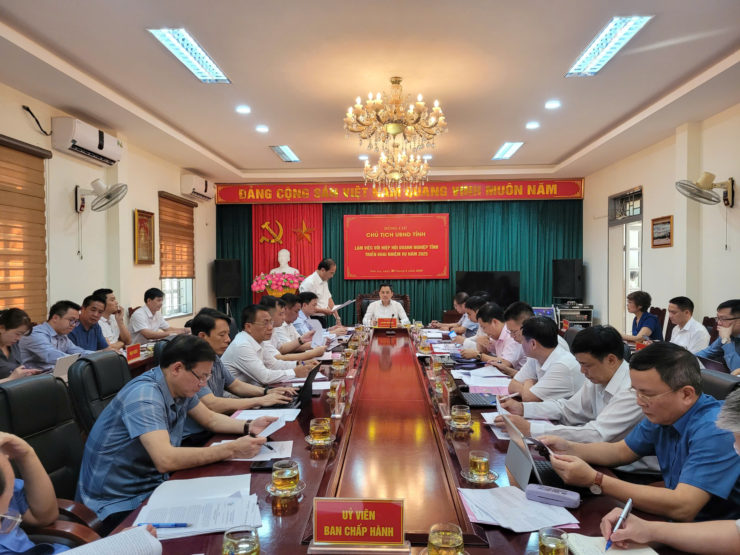 Đồng chí Chủ tịch UBND tỉnh làm việc với Hiệp hội Doanh nghiệp tỉnh Sơn La