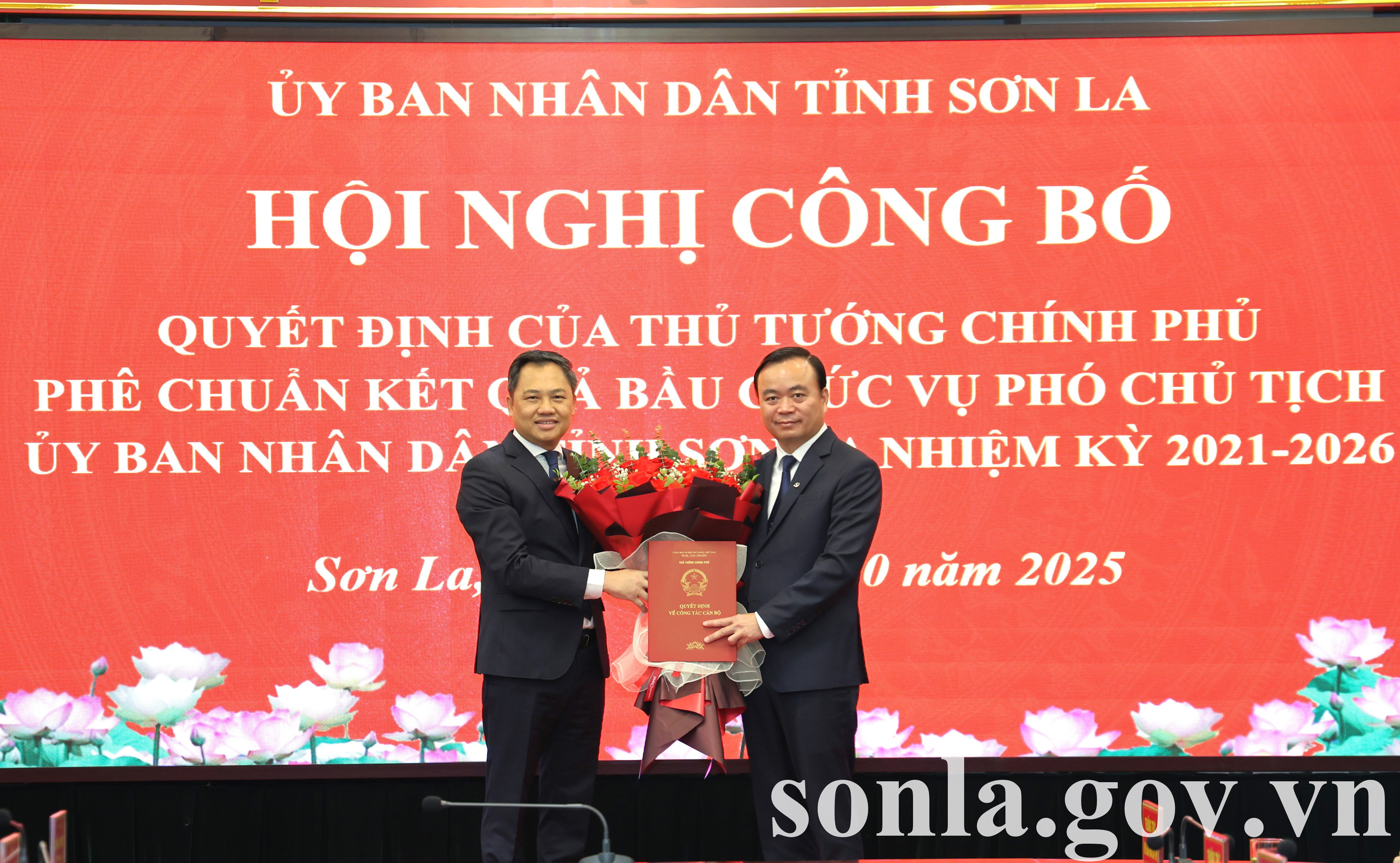 Công bố Quyết định của Thủ tướng Chính phủ phê chuẩn kết quả bầu chức vụ Phó Chủ tịch UBND tỉnh Công bố Quyết định của Thủ tướng Chính phủ phê chuẩn kết quả bầu chức vụ Phó Chủ tịch UBND tỉnh