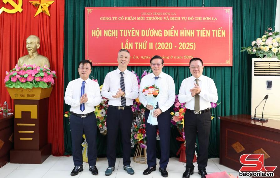 Công ty cổ phần Môi trường và Dịch vụ đô thị Sơn La khen thưởng 20 điển hình tiên tiến