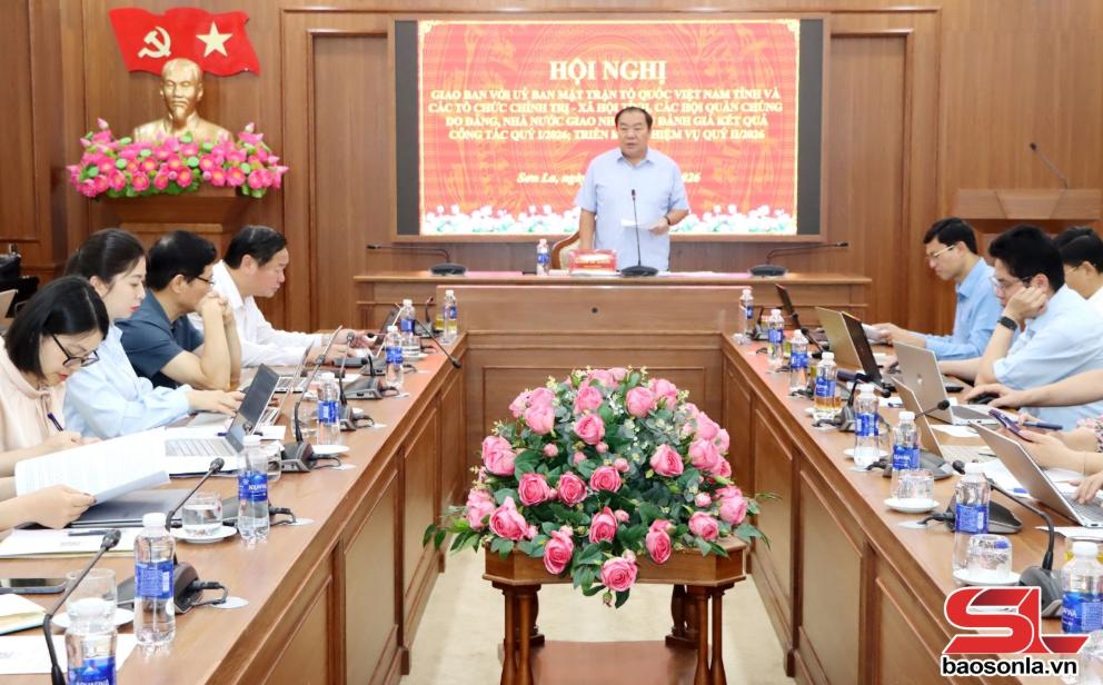 Giao ban giữa Thường trực Tỉnh ủy với Ủy ban MTTQ Việt Nam tỉnh và các tổ chức chính trị - xã hội, các hội quần chúng