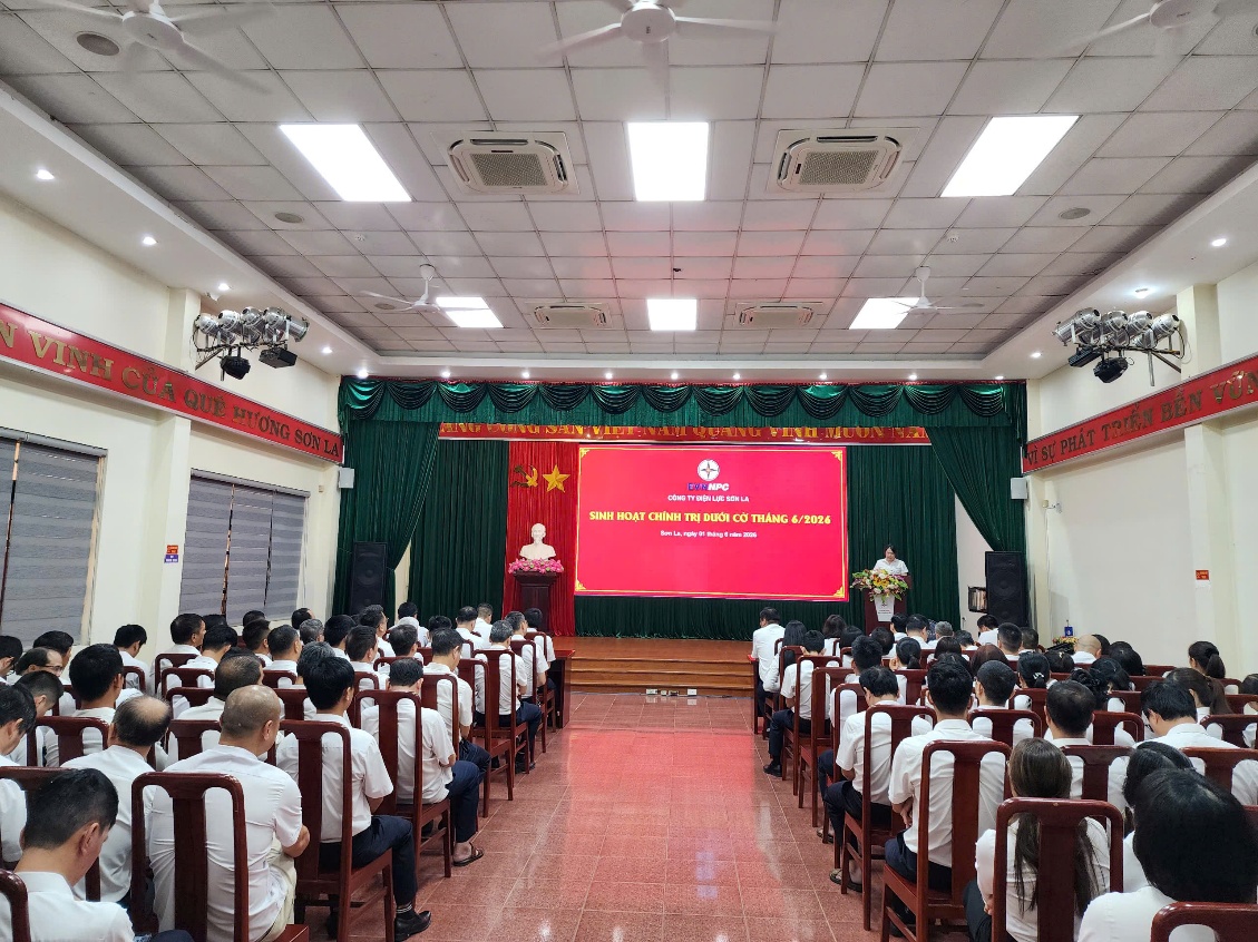 Công ty Điện lực Sơn La tổ chức sinh hoạt chính trị dưới cờ tháng 6 năm 2026 Công ty Điện lực Sơn La tổ chức sinh hoạt chính trị dưới cờ tháng 6 năm 2026