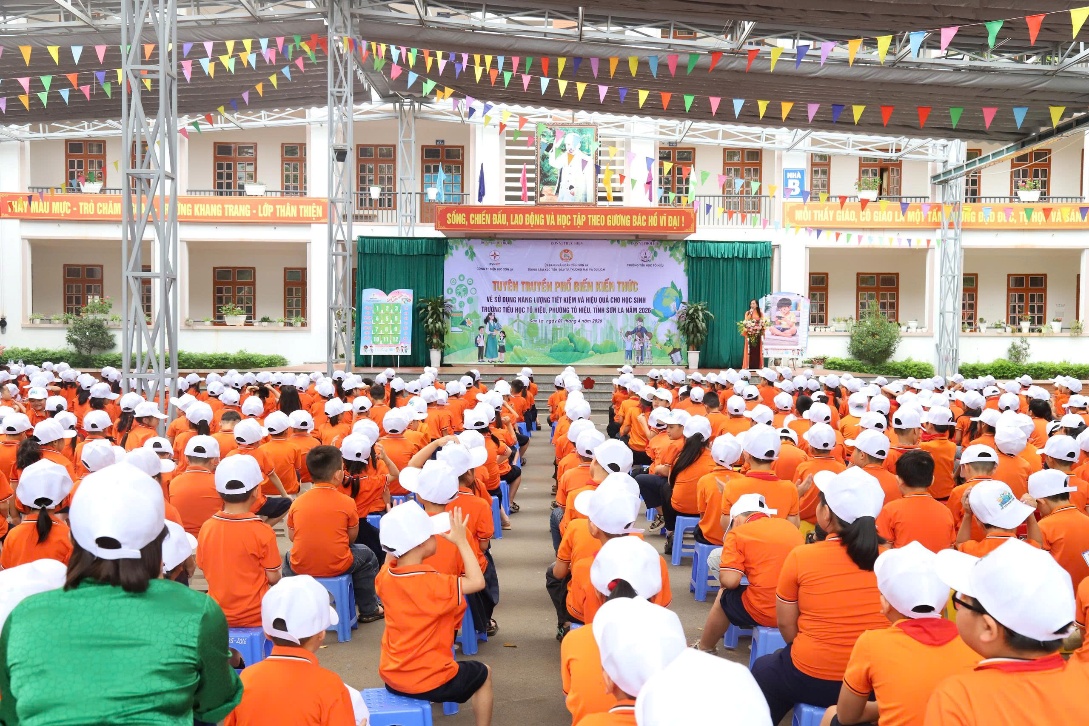 Nâng cao ý thức sử dụng điện an toàn, tiết kiệm cho học sinh Nâng cao ý thức sử dụng điện an toàn, tiết kiệm cho học sinh