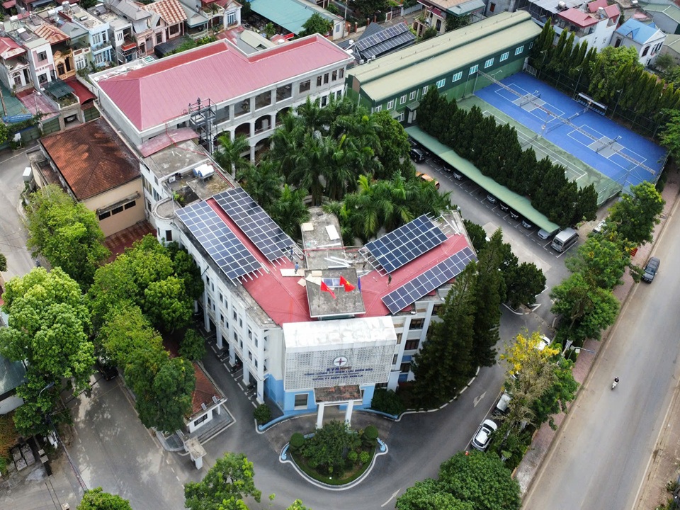 Từ mái nhà người thợ điện lan tỏa nguồn năng lượng xanh Từ mái nhà người thợ điện lan tỏa nguồn năng lượng xanh