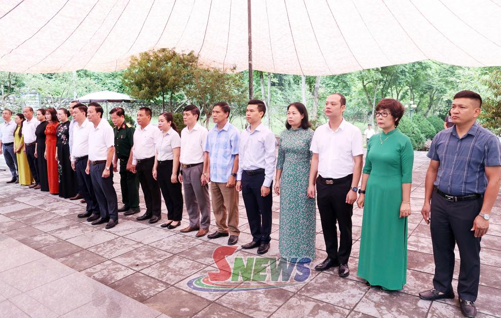  Hiệp hội Doanh nghiệp tỉnh dâng hoa, dâng hương tri ân các Anh hùng liệt sĩ  