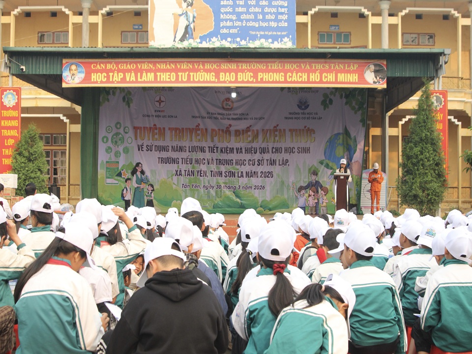 Công ty Điện lực Sơn La đẩy mạnh tuyên truyền sử dụng năng lượng tiết kiệm và hiệu quả trong trường học