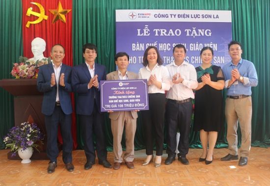 PC Sơn La: Hơn 100 triệu đồng được trao cho thầy và trò Chiềng San