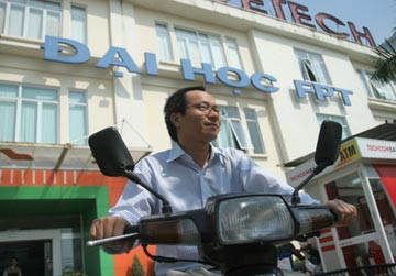 'Quái kiệt' FPT Nguyễn Khắc Thành: Đại gia triệu đô vẫn xe Dream cũ đi làm, tiếp khách