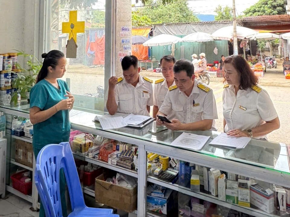 Thuế tỉnh Sơn La triển khai kế hoạch “60 ngày cao điểm chuyển đổi mô hình từ thuế khoán sang kê khai đối với hộ kinh doanh” Thuế tỉnh Sơn La triển khai kế hoạch “60 ngày cao điểm chuyển đổi mô hình từ thuế khoán sang kê khai đối với hộ kinh doanh”
